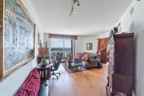 Купить кондоминиум в Майами, Флорида 1 спальня, 61.04м2, № 2053468 - фото 17