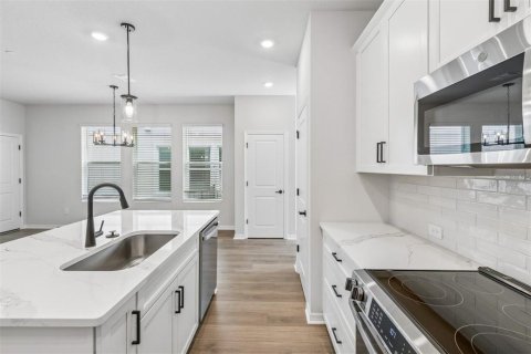 Townhouse in Orlando, Florida 3 bedrooms, 179.49 sq.m. № 2259327 - photo 9