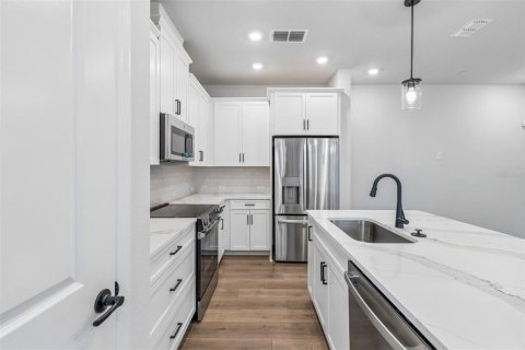 Townhouse in Orlando, Florida 3 bedrooms, 179.49 sq.m. № 2259327 - photo 4