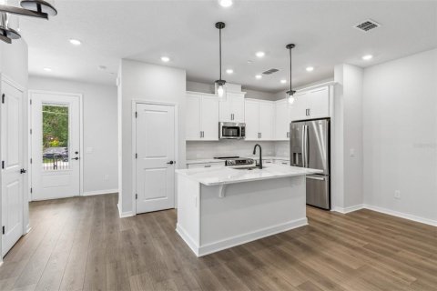 Townhouse in Orlando, Florida 3 bedrooms, 179.49 sq.m. № 2259327 - photo 5