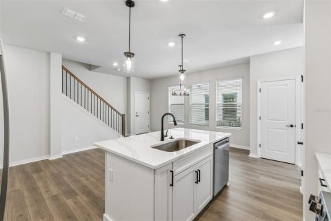 Townhouse in Orlando, Florida 3 bedrooms, 179.49 sq.m. № 2259327 - photo 6