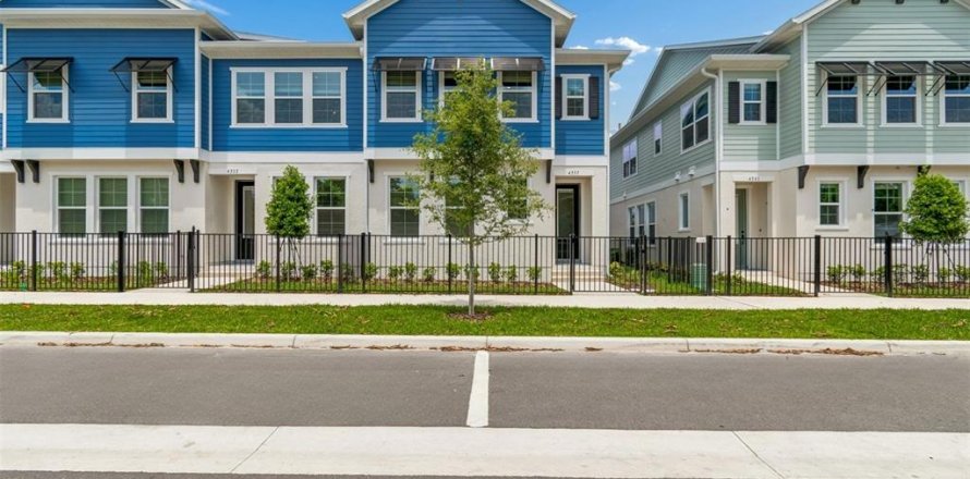 Townhouse in Orlando, Florida 3 bedrooms, 179.49 sq.m. № 2259327