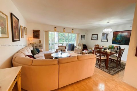 Condo in Hallandale Beach, Florida, 2 bedrooms № 2079389 - photo 6