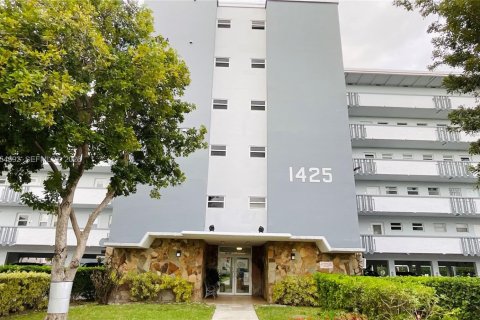 Condo à Hallandale Beach, Floride, 2 chambres  № 2079389