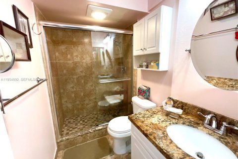 Condo in Hallandale Beach, Florida, 2 bedrooms № 2079389 - photo 17