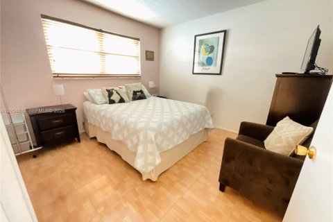 Condo in Hallandale Beach, Florida, 2 bedrooms № 2079389 - photo 24