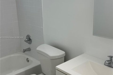 Villa ou maison à louer à North Miami, Floride: 1 chambre, 283.82 m2 № 1966439 - photo 7