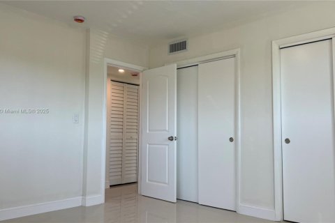Villa ou maison à louer à North Miami, Floride: 1 chambre, 283.82 m2 № 1966439 - photo 9