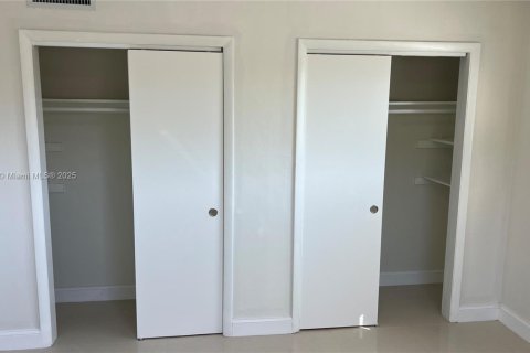 Villa ou maison à louer à North Miami, Floride: 1 chambre, 283.82 m2 № 1966439 - photo 10