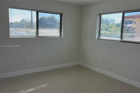Villa ou maison à louer à North Miami, Floride: 1 chambre, 283.82 m2 № 1966439 - photo 11