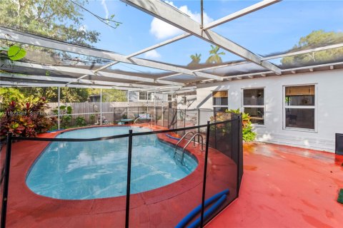 House in North Miami, Florida 4 bedrooms, 201.78 sq.m. № 1983598 - photo 19