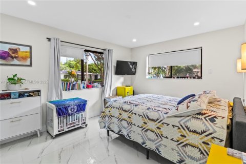 House in North Miami, Florida 4 bedrooms, 201.78 sq.m. № 1983598 - photo 22