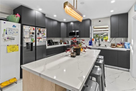 House in North Miami, Florida 4 bedrooms, 201.78 sq.m. № 1983598 - photo 7