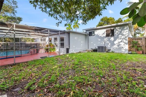 House in North Miami, Florida 4 bedrooms, 201.78 sq.m. № 1983598 - photo 20