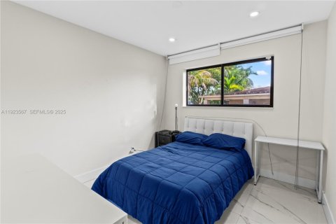 House in North Miami, Florida 4 bedrooms, 201.78 sq.m. № 1983598 - photo 28