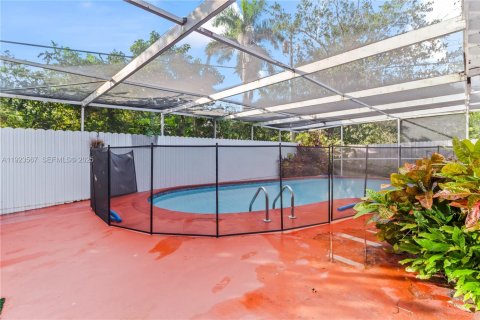 House in North Miami, Florida 4 bedrooms, 201.78 sq.m. № 1983598 - photo 18
