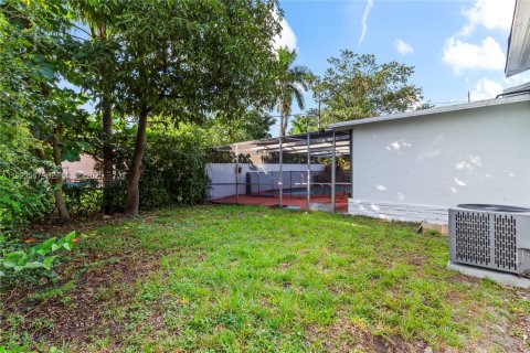 House in North Miami, Florida 4 bedrooms, 201.78 sq.m. № 1983598 - photo 21