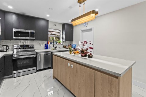 House in North Miami, Florida 4 bedrooms, 201.78 sq.m. № 1983598 - photo 8