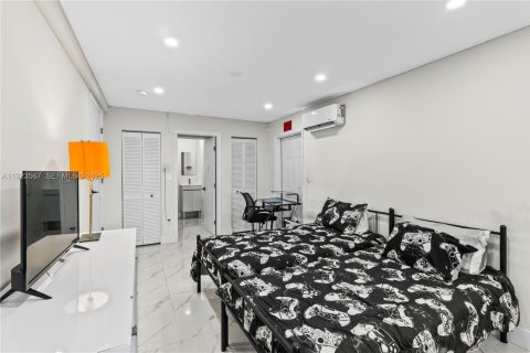 House in North Miami, Florida 4 bedrooms, 201.78 sq.m. № 1983598 - photo 25