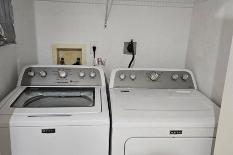 Condo in West Palm Beach, Florida, 2 bedrooms № 2392846 - photo 3