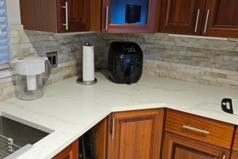 Condo in West Palm Beach, Florida, 2 bedrooms № 2392846 - photo 4