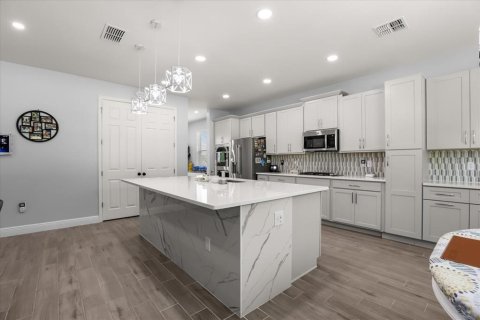 House in Mount Dora, Florida 6 bedrooms, 430.88 sq.m. № 2142545 - photo 10