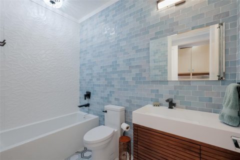 Casa en venta en Sarasota, Florida, 3 dormitorios, 212.84 m2 № 2386058 - foto 13