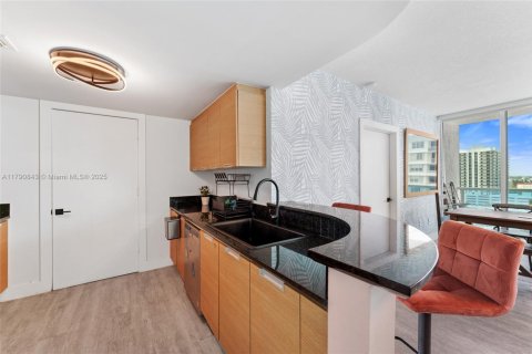 Condominio en venta en North Bay Village, Florida, 2 dormitorios, 113.43 m2 № 1656250 - foto 9