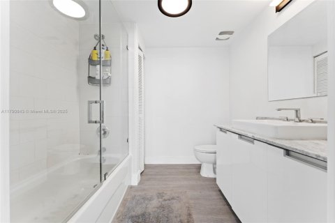 Condominio en venta en North Bay Village, Florida, 2 dormitorios, 113.43 m2 № 1656250 - foto 19