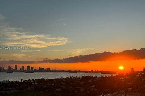Condominio en venta en North Bay Village, Florida, 2 dormitorios, 113.43 m2 № 1656250 - foto 25