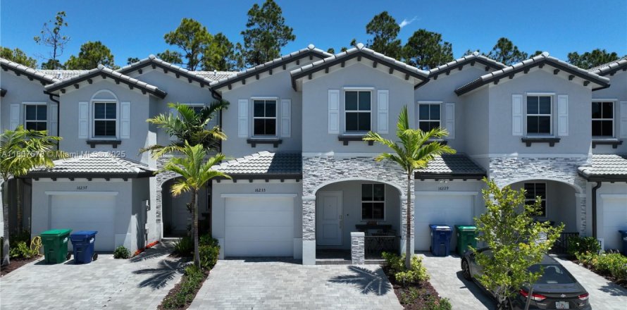 Adosado en Homestead, Florida 3 dormitorios, 169.73 m2 № 1882233
