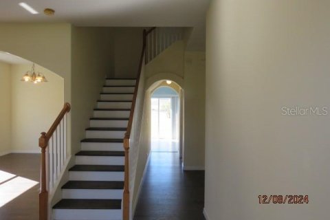 House in Zephyrhills, Florida 4 bedrooms, 219.62 sq.m. № 1561444 - photo 3