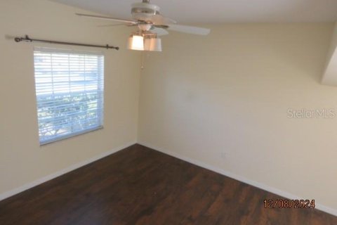 House in Zephyrhills, Florida 4 bedrooms, 219.62 sq.m. № 1561444 - photo 9