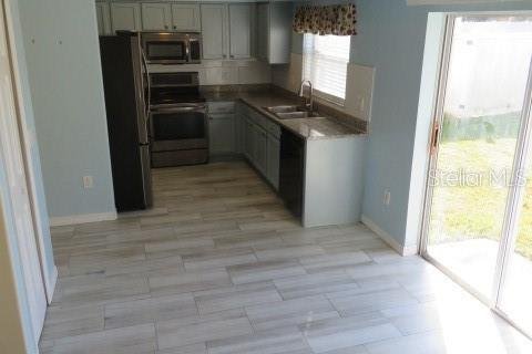 House in Zephyrhills, Florida 4 bedrooms, 219.62 sq.m. № 1561444 - photo 10