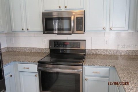 House in Zephyrhills, Florida 4 bedrooms, 219.62 sq.m. № 1561444 - photo 15