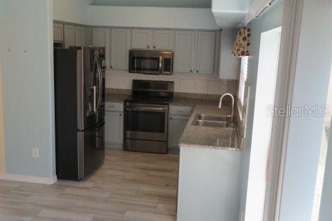 House in Zephyrhills, Florida 4 bedrooms, 219.62 sq.m. № 1561444 - photo 11