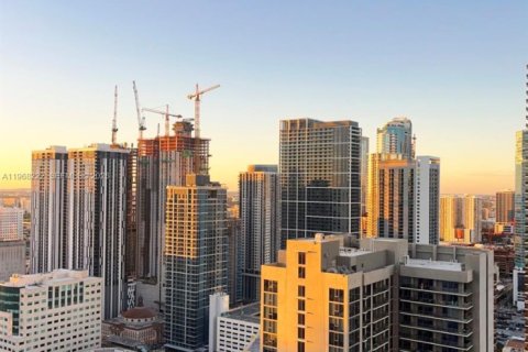 Condo in Miami, Florida, 2 bedrooms  № 2189933 - photo 3