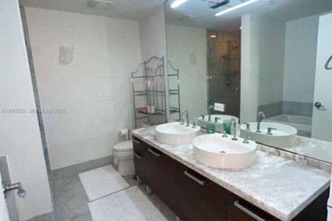 Condo in Miami, Florida, 2 bedrooms  № 2189933 - photo 15