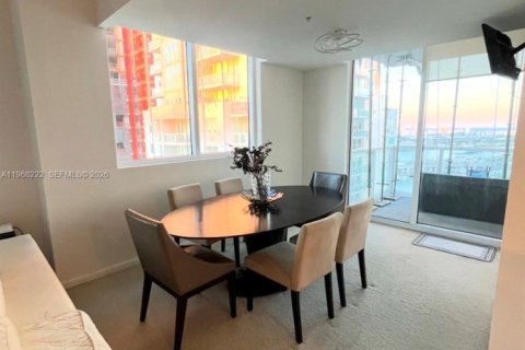 Condo in Miami, Florida, 2 bedrooms  № 2189933 - photo 11