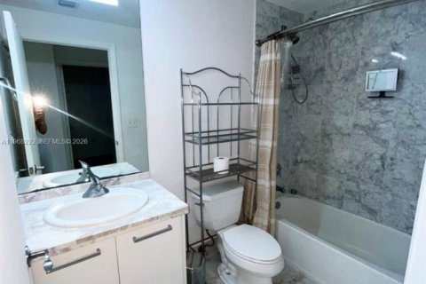 Condo in Miami, Florida, 2 bedrooms  № 2189933 - photo 21