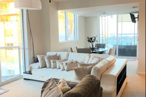 Condo in Miami, Florida, 2 bedrooms  № 2189933 - photo 8