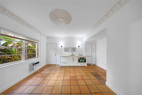 Condo in Miami Beach, Florida, 1 bedroom  № 2002942 - photo 9