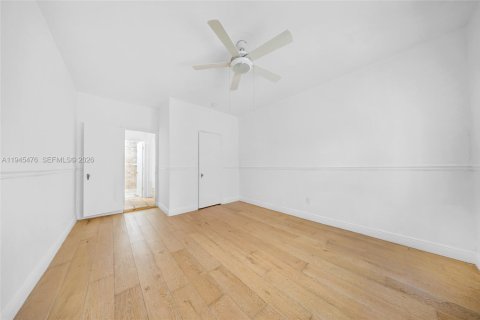 Condo in Miami Beach, Florida, 1 bedroom  № 2002942 - photo 18