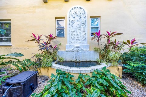 Condo in Miami Beach, Florida, 1 bedroom  № 2002942 - photo 21