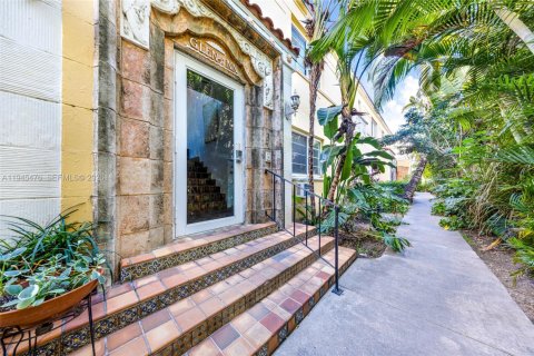 Condo in Miami Beach, Florida, 1 bedroom  № 2002942 - photo 2