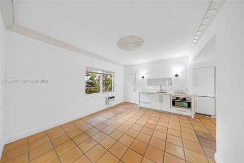 Condo in Miami Beach, Florida, 1 bedroom  № 2002942 - photo 10