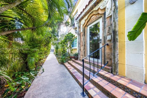 Condo in Miami Beach, Florida, 1 bedroom  № 2002942 - photo 3