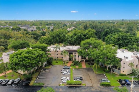 Condominio en Tamarac, Florida, 2 dormitorios № 2189147