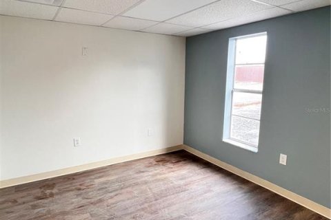 Propiedad comercial en alquiler en Holiday, Florida № 1533909 - foto 11