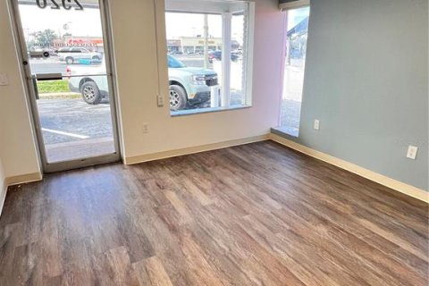 Propiedad comercial en alquiler en Holiday, Florida № 1533909 - foto 7